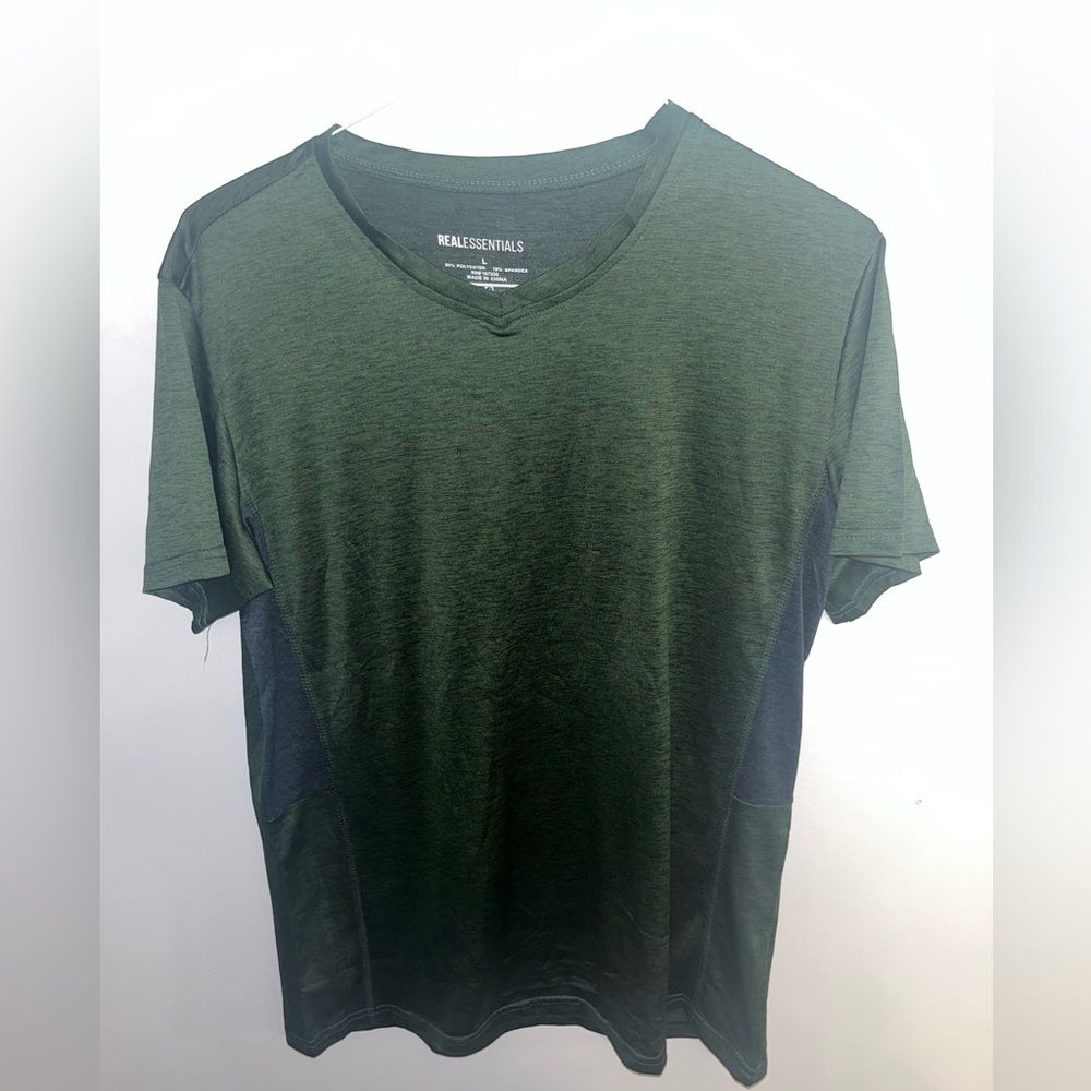 Real essentials men’s activewear shirt size Large